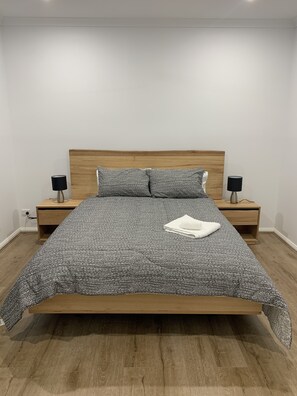 4 Schlafzimmer, Bügeleisen/Bügelbrett, kostenloses WLAN, Bettwäsche
