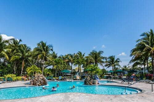 First Floor Greenlinks Luxury Golf Resort 3 bed 2 bath condo