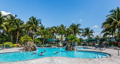 First Floor Greenlinks Luxury Golf Resort 3 bed 2 bath condo