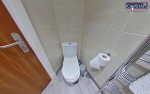 シャワー、タオル、石鹸、シャンプー