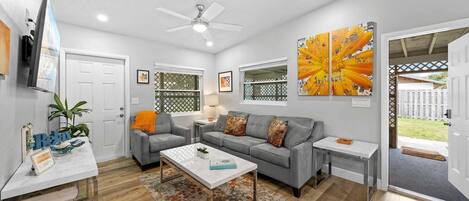 Una televisión, una oficina