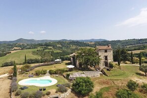 Exterior - Sept 2025  special - 10% off!  360° views, pool, AC, pizza oven & bocce court (Casigliano, Acquasparta)