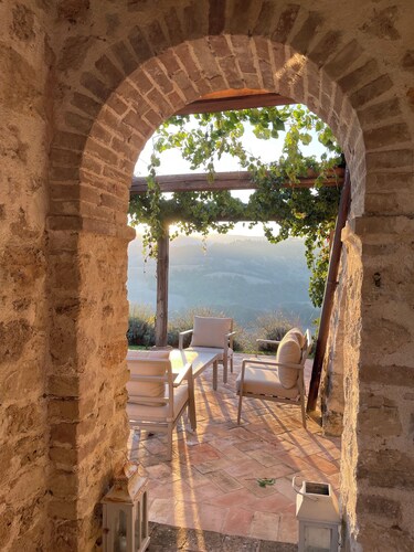 360° views, pool, AC, pizza oven & bocce court