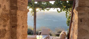 360° views, pool, AC, pizza oven & bocce court