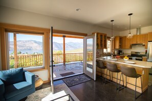Interior - Private Lake Chelan Getaway (Manson)