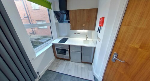 Victoria House - Deluxe Studio by CovStays