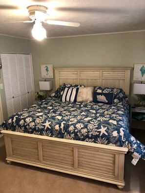 2 makuuhuonetta, työpöytä, silitysrauta/-lauta, ilmainen Wi-Fi