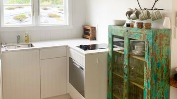 Fridge, microwave, dishwasher, coffee/tea maker