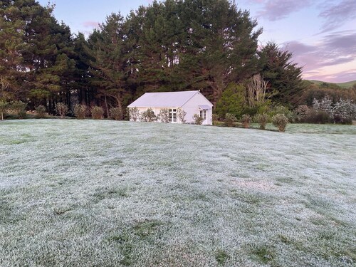 Ohariu Farm Cottage -Wellington   Couples or Singles