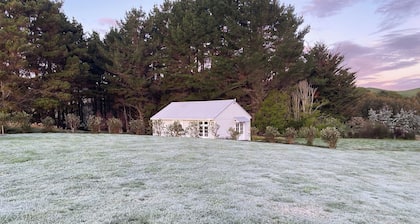 Ohariu Farm Cottage -Wellington Couples or Singles