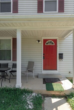 Exterior detail - ★Modern Studio-Private Entrance/Bath Min from DC★ (Arlington)