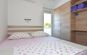 8 Schlafzimmer, Reisekinderbett, kostenloses WLAN, Bettwäsche