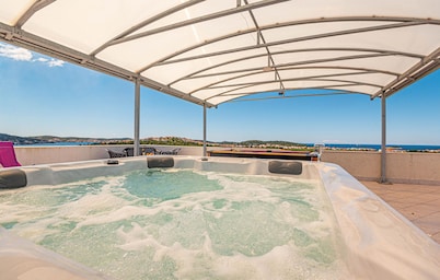 Stunning home in Rogoznica