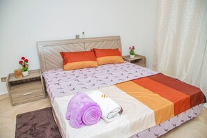 4 bedrooms, iron/ironing board, WiFi