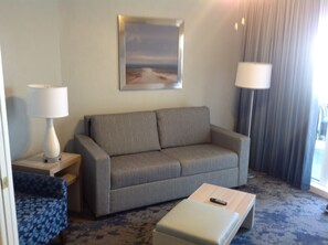 TV, table tennis - 2 BEDROOM CONDO. DIRECTLY ON THE BEACH, GROUND FLOOR, GREAT POOL, HOT TUB  (Daytona Beach)