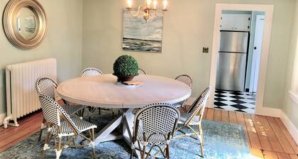 Classic Mystic Retreat Walking Distance to Downtown