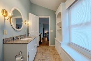 Combined shower/bathtub, hair dryer, towels, soap