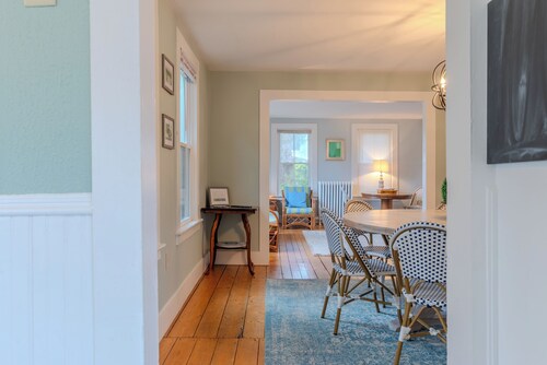 Classic Mystic Retreat Walking Distance to Downtown