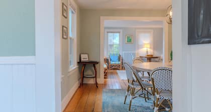 Classic Mystic Retreat Walking Distance to Downtown