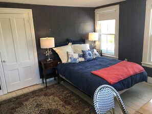 4 bedrooms, desk, iron/ironing board, travel cot