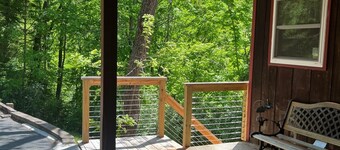 Cabin on water with Covered Boat Dock -Gentle Slope to Lake!