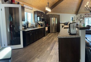 Fridge, microwave, oven, stovetop - "Tranquility on Chandos Lake" (Apsley)