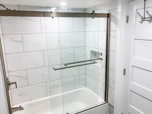 Combined shower/bathtub, hair dryer, towels, toilet paper - Underground Earth Home in Hocking Hills, Ohio w/ Hot Tub. Pet-Friendly! (Rockbridge)