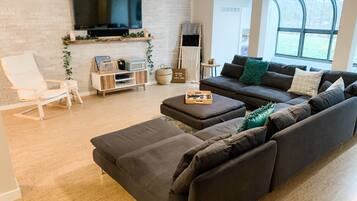 Smart-TV, DVD-Player, Musikbibliothek, Videothek