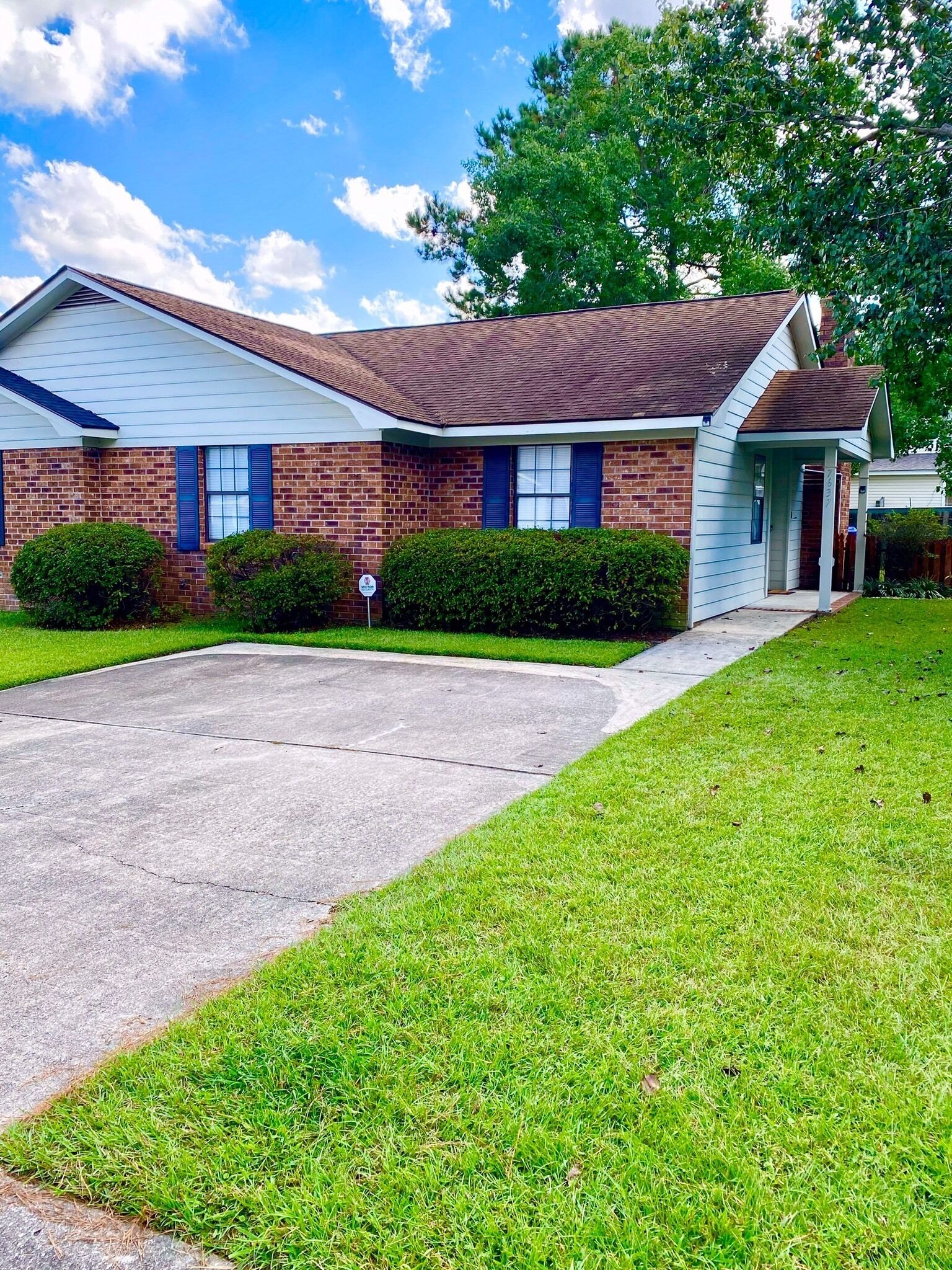"Party of 5 on Oldridge" Smart TVs, 2 Queen Beds, 2 Full Bathrooms