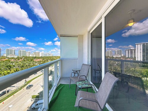 Instaworthy-Prestigious Sunny Isles Beach. Direct beach access from building
