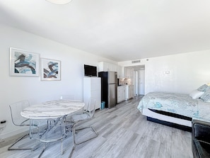 Interior - Instaworthy-Prestigious Sunny Isles Beach. Direct beach access from building (Sunny Isles Beach)