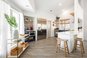 Unclassified image, 3 of 44, button