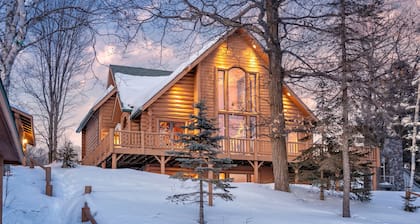 Stunning log home on Pike Lake with many amenities. Perfect for larger groups