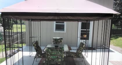 Convenient Family-Friendly Home -10 Min to Tulsa!"