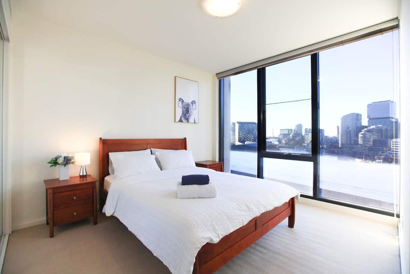 Amazing View 3 BR*2BTH*P APT with balcony and Pool  in Heart of Southbank — image 6