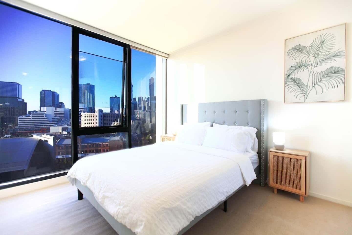 Amazing View 3 BR*2BTH*P APT with balcony and Pool  in Heart of Southbank — image 5