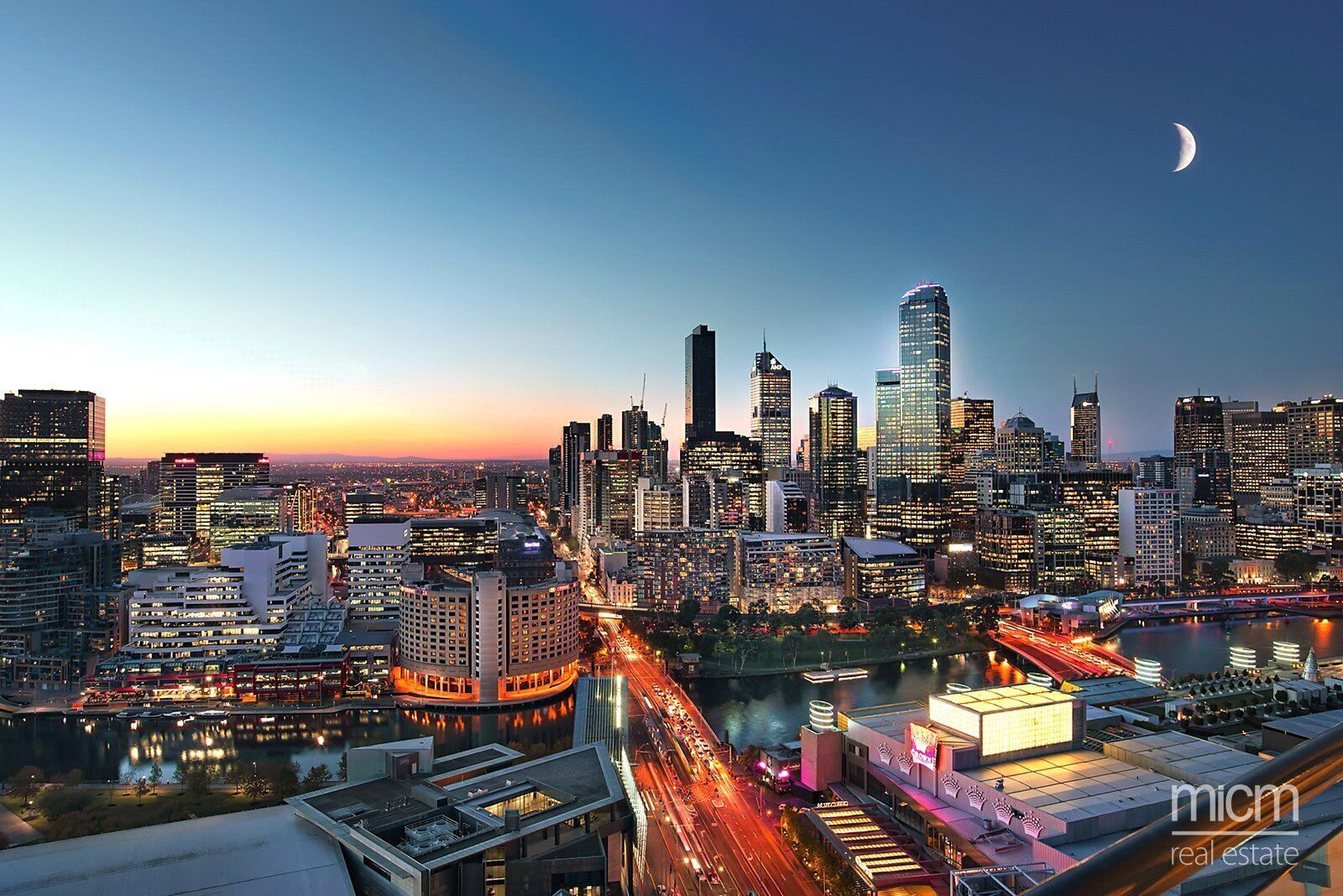 Amazing View 3 BR*2BTH*P APT with balcony and Pool  in Heart of Southbank