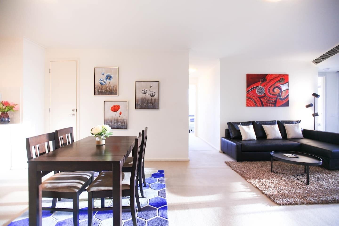 Amazing View 3 BR*2BTH*P APT with balcony and Pool  in Heart of Southbank — image 9