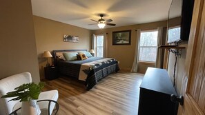 3 室のベッドルーム、デスク、アイロン / アイロン台、WiFi (無料)