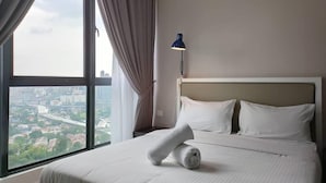 Signature Studio, 1 Queen Bed | Bed sheets - Liberty Arc by Plush (Ampang)
