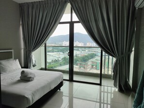 Executive Studio, 1 Queen Bed, Balcony
