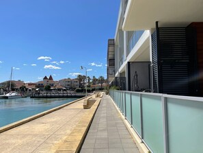 Property grounds - Mariners Cove Mindarie ~ Luxe Marina Waterfront (Mindarie)