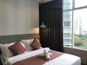 Geluiddichte muren, een strijkplank/strijkijzer, gratis wifi, beddengoed