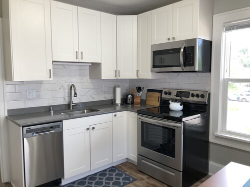 Remodeled 2nd-floor apartment blocks from Mayo