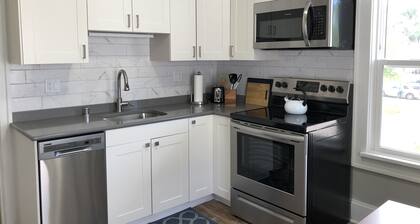 Remodeled 2nd-floor apartment blocks from Mayo