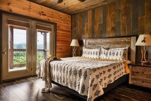 6 bedrooms, free WiFi, bed sheets, wheelchair access - Mtn Lodge • Indoor Pool & Hot Tub + Fire Pit (Sevierville)