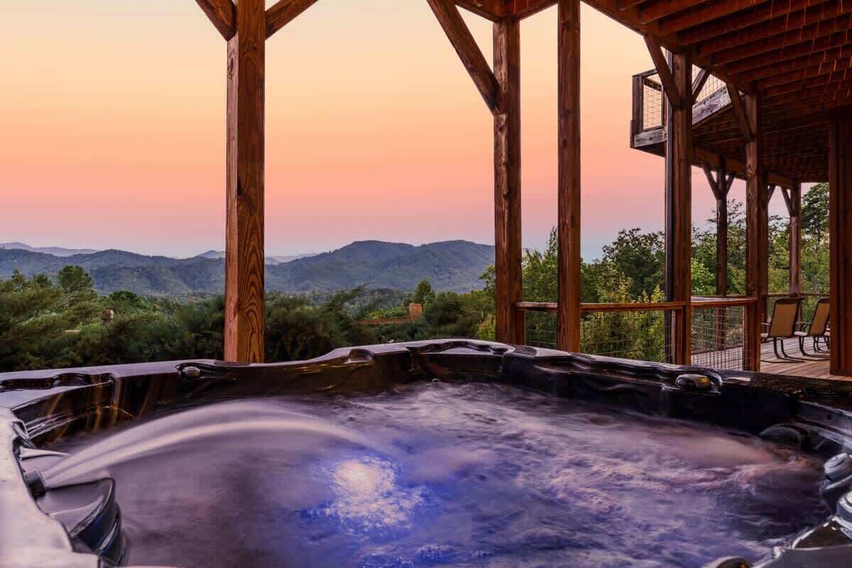 Outdoor spa tub