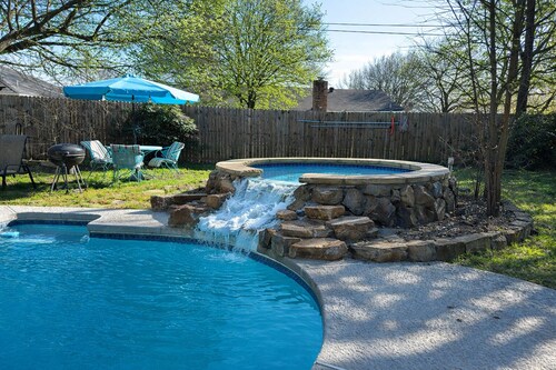 Private Hot Tub & Heatable Pool, Large Fenced Yard, Office, & Pet Friendly