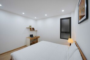 Deluxe Apartment | 1 bedroom, desk, laptop workspace, blackout drapes