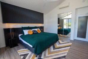 7 chambres, fer et planche à repasser, lit de bébé portatif